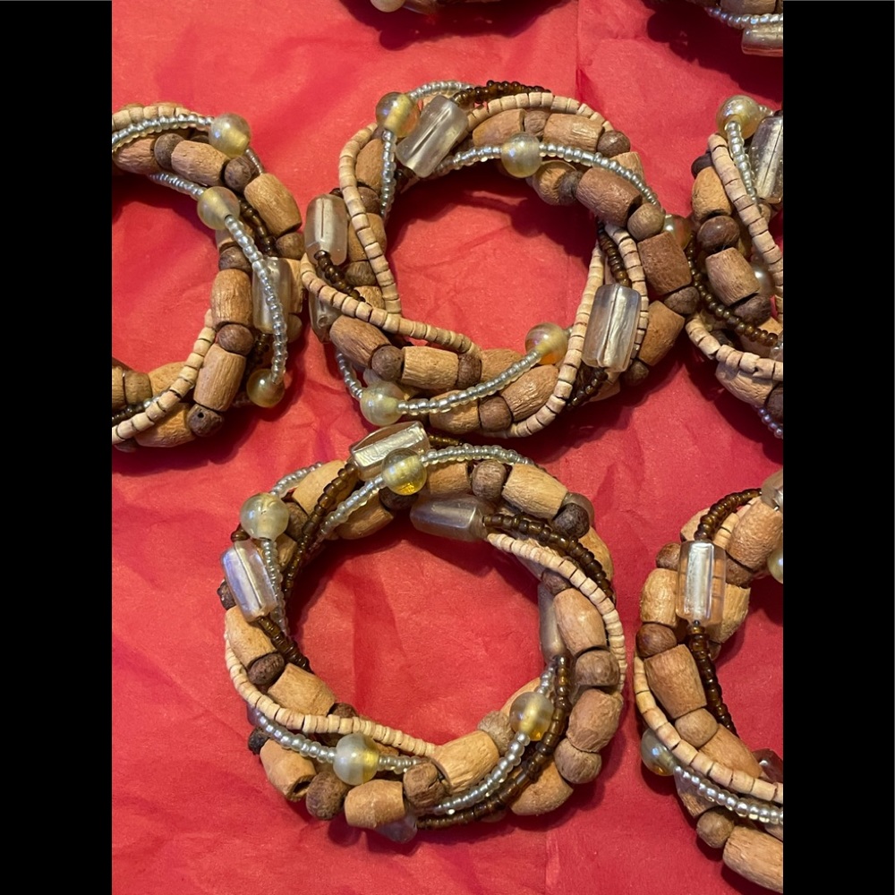 NWOT Wooden Beads/Cream Colored Beads Napkin Rings